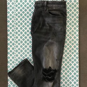 AMERICAN EAGLE GREY RIPPED JEANS